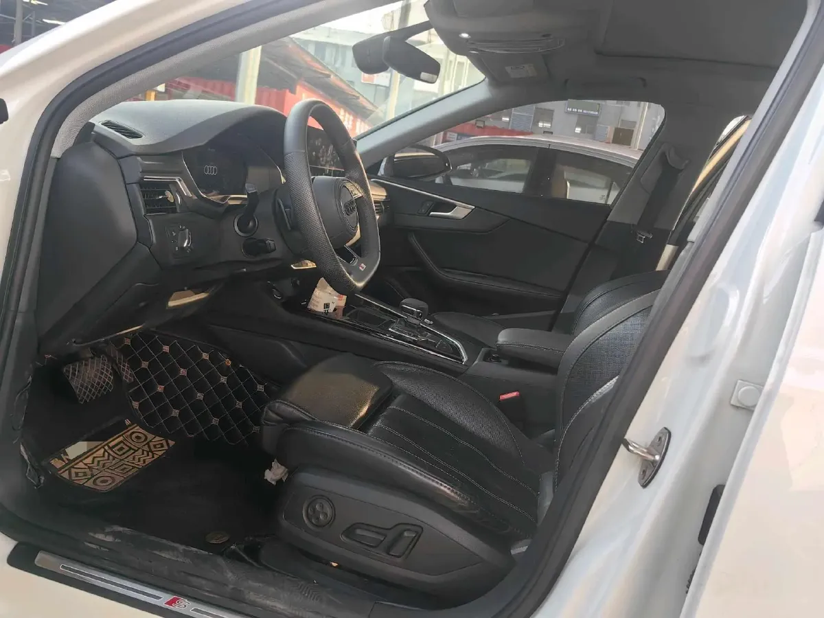 2020 Audi A4L 2.0T 190HP L4 7DCT,autocango,china used car exporter,china ev exporter,chinese used car exporter,chinese used ev exporter
