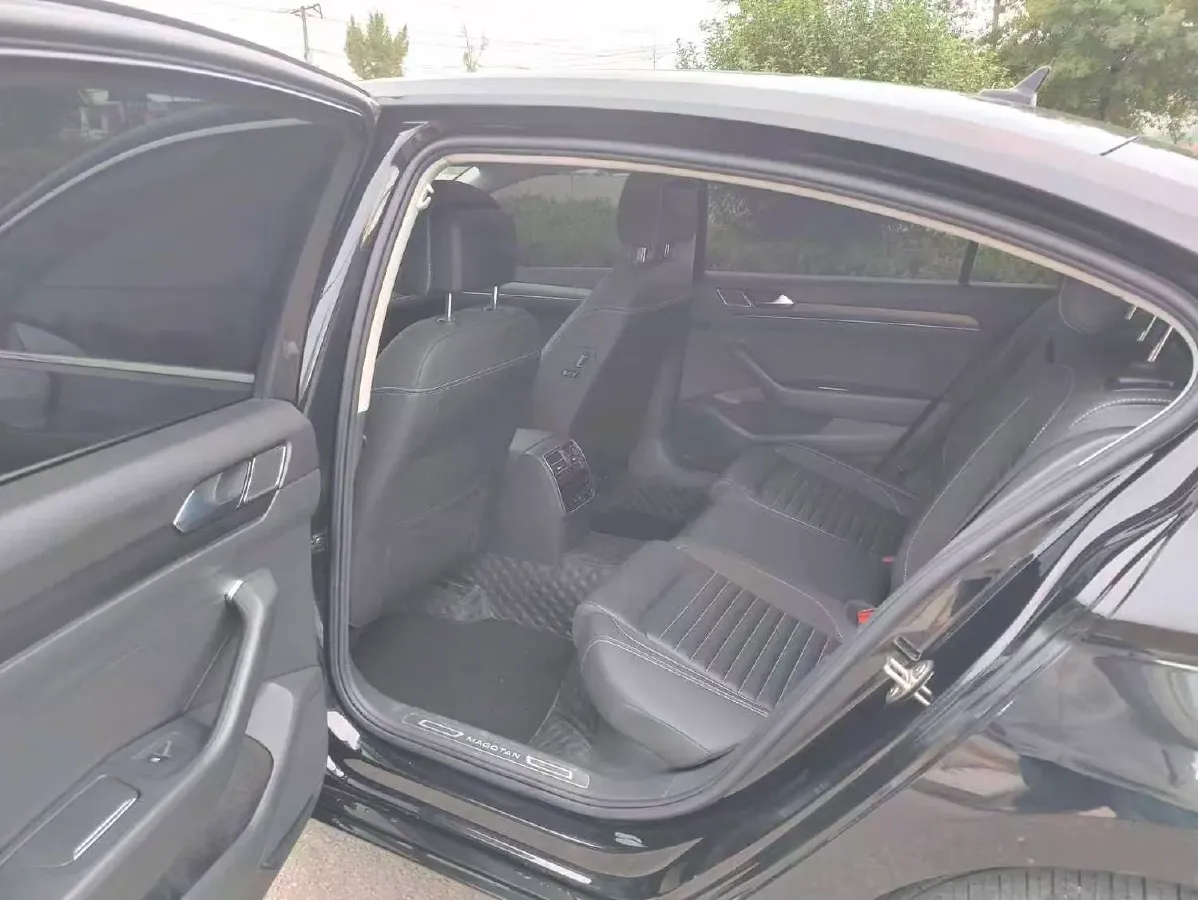 2023 Volkswagen Magotan 2.0T 186HP L4 7DCT,autocango,china used car exporter,china ev exporter,chinese used car exporter,chinese used ev exporter