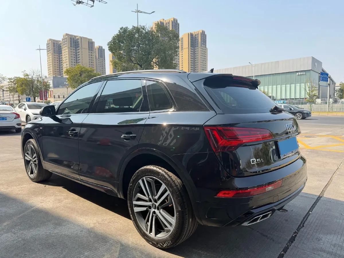 2022 Audi Q5L 2.0T 190HP L4 7DCT,autocango,china used car exporter,china ev exporter,chinese used car exporter,chinese used ev exporter
