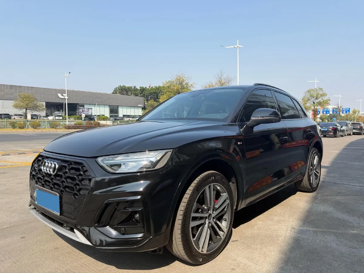 2022 Audi Q5L 2.0T 190HP L4 7DCT,autocango,china used car exporter,china ev exporter,chinese used car exporter,chinese used ev exporter