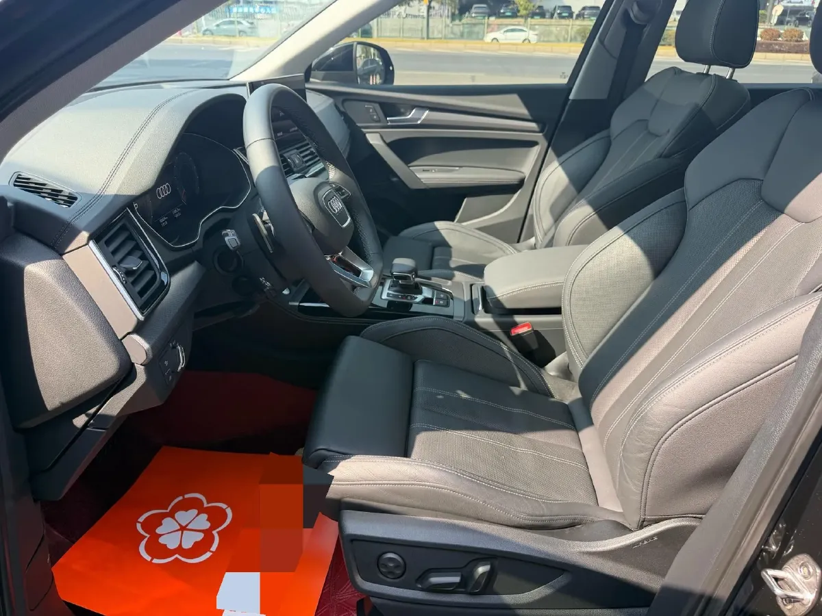 2022 Audi Q5L 2.0T 190HP L4 7DCT,autocango,china used car exporter,china ev exporter,chinese used car exporter,chinese used ev exporter