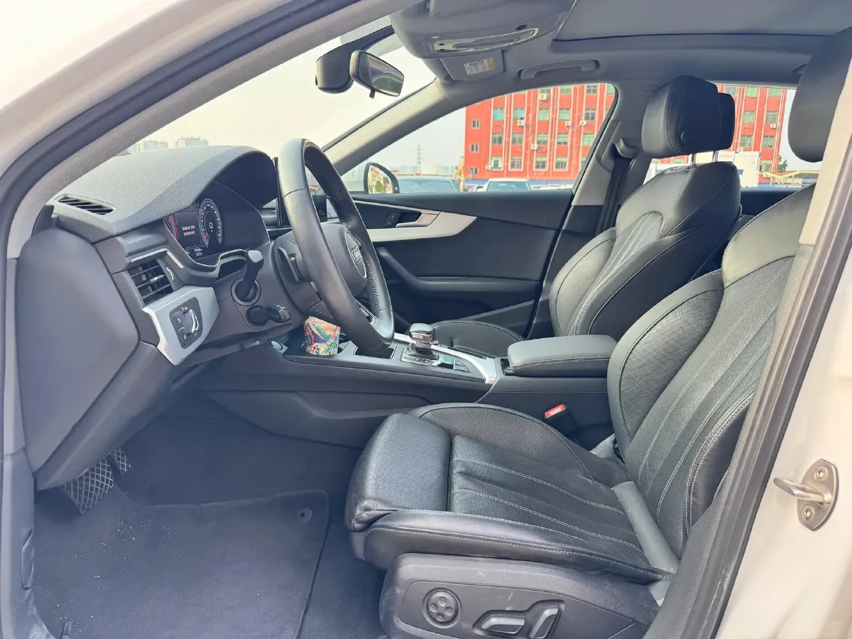 2020 Audi A4L 2.0T 190HP L4 7DCT,autocango,china used car exporter,china ev exporter,chinese used car exporter,chinese used ev exporter