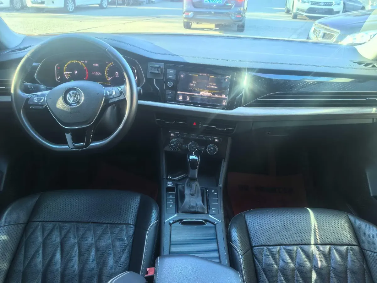 2019 Volvo V40 1.5T 152HP L4 6AT,autocango,china used car exporter,china ev exporter,chinese used car exporter,chinese used ev exporter