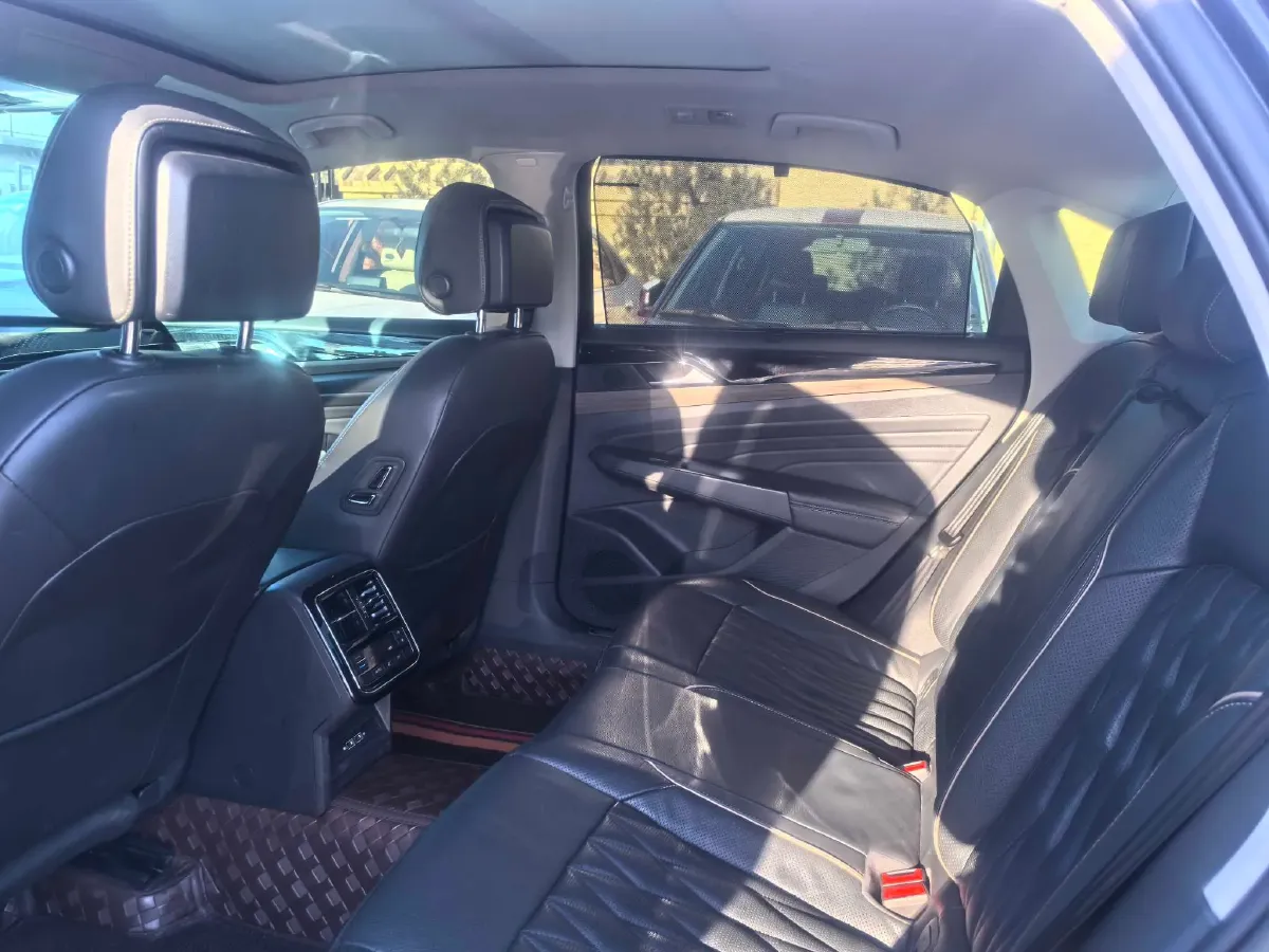 2019 Volvo V40 1.5T 152HP L4 6AT,autocango,china used car exporter,china ev exporter,chinese used car exporter,chinese used ev exporter