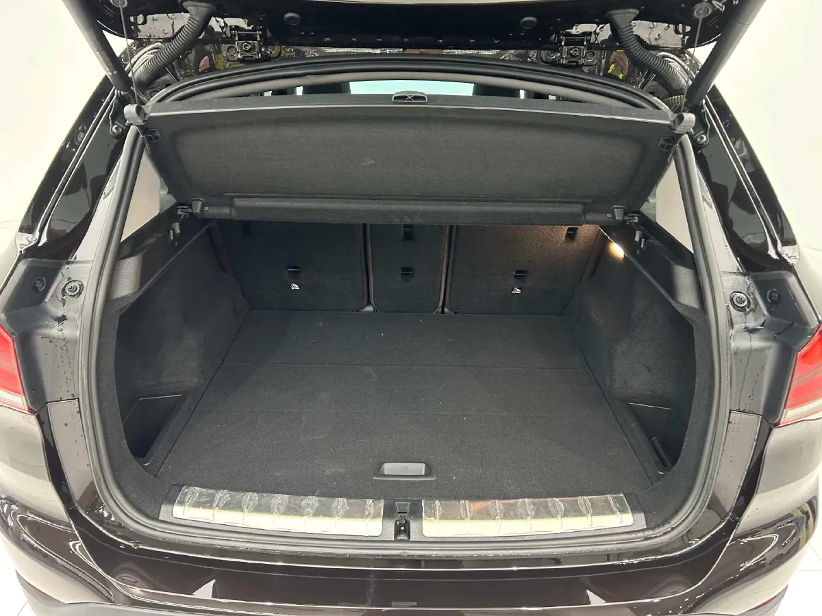 2022 BMW X1 2.0T 192HP L4 7DCT,autocango,china used car exporter,china ev exporter,chinese used car exporter,chinese used ev exporter