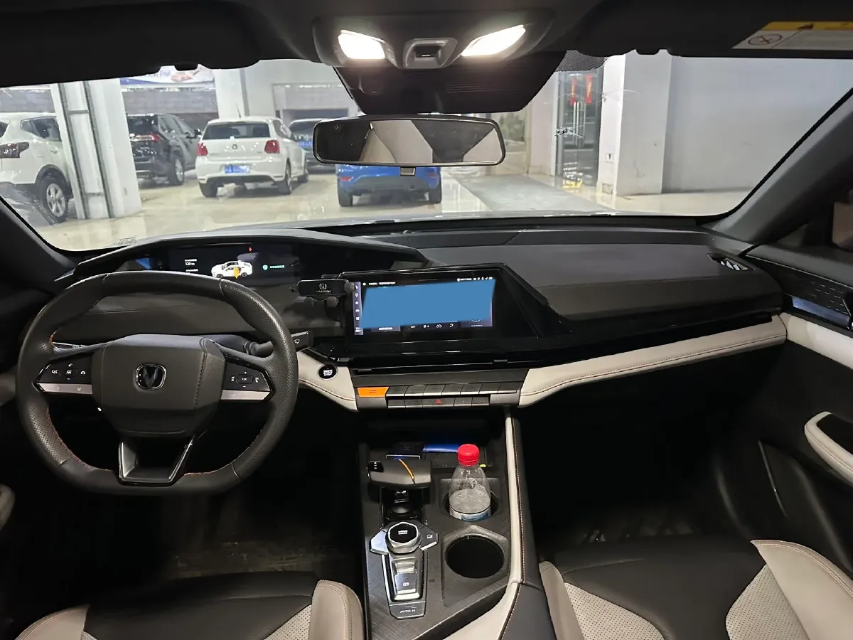 2024 ChangAn UNI-V iDD 1.5L 110HP L4 E-CVT PHEV 18.99KWH,autocango,china used car exporter,china ev exporter,chinese used car exporter,chinese used ev exporter