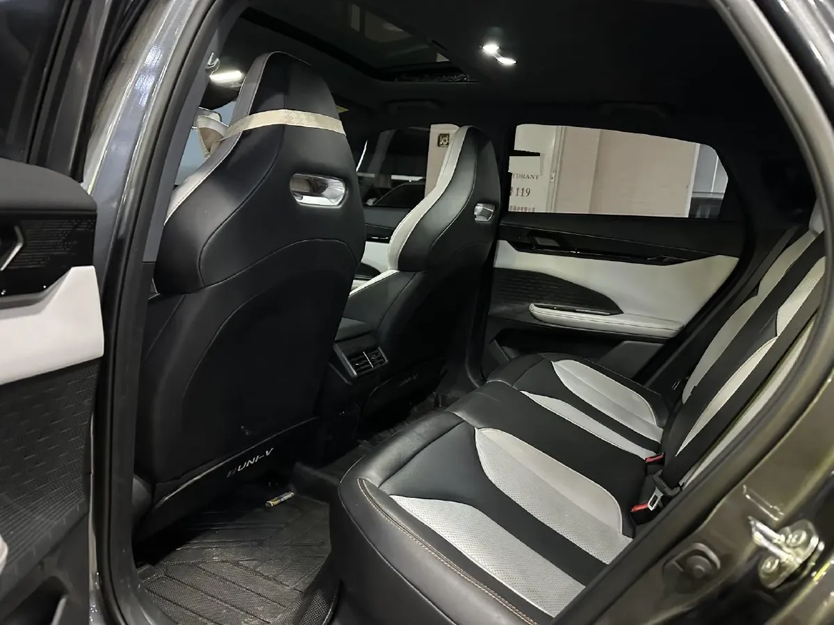 2024 ChangAn UNI-V iDD 1.5L 110HP L4 E-CVT PHEV 18.99KWH,autocango,china used car exporter,china ev exporter,chinese used car exporter,chinese used ev exporter