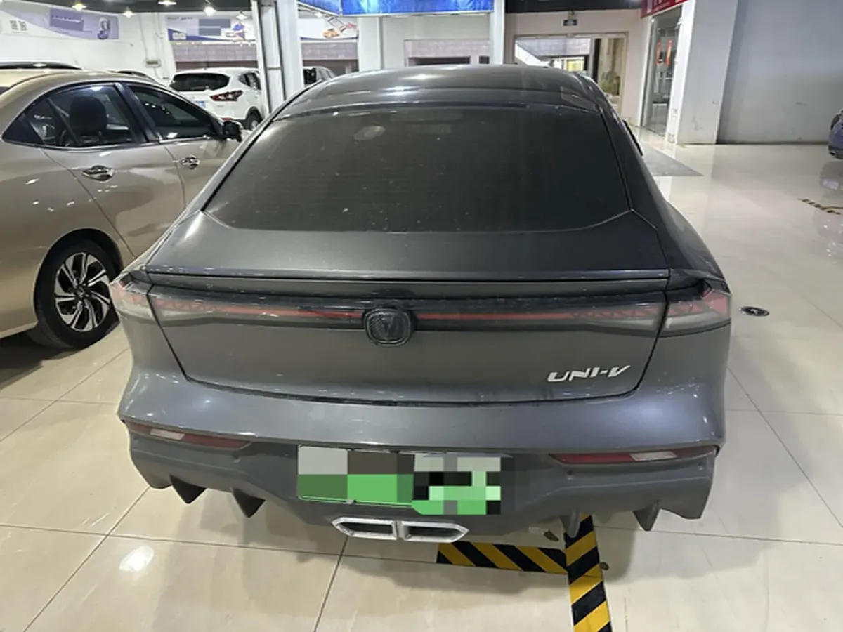 2024 ChangAn UNI-V iDD 1.5L 110HP L4 E-CVT PHEV 18.99KWH,autocango,china used car exporter,china ev exporter,chinese used car exporter,chinese used ev exporter