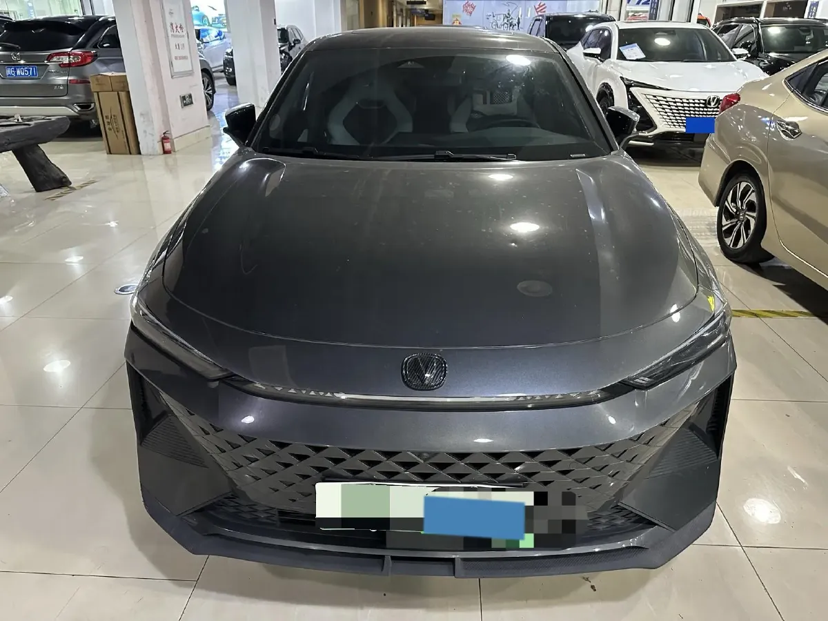 2024 ChangAn UNI-V iDD 1.5L 110HP L4 E-CVT PHEV 18.99KWH,autocango,china used car exporter,china ev exporter,chinese used car exporter,chinese used ev exporter