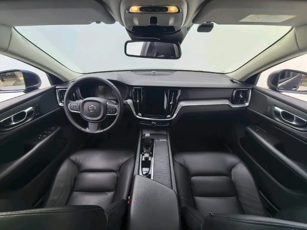 2022 Volvo S60 2.0T 197HP L4 8AT,autocango,china used car exporter,china ev exporter,chinese used car exporter,chinese used ev exporter