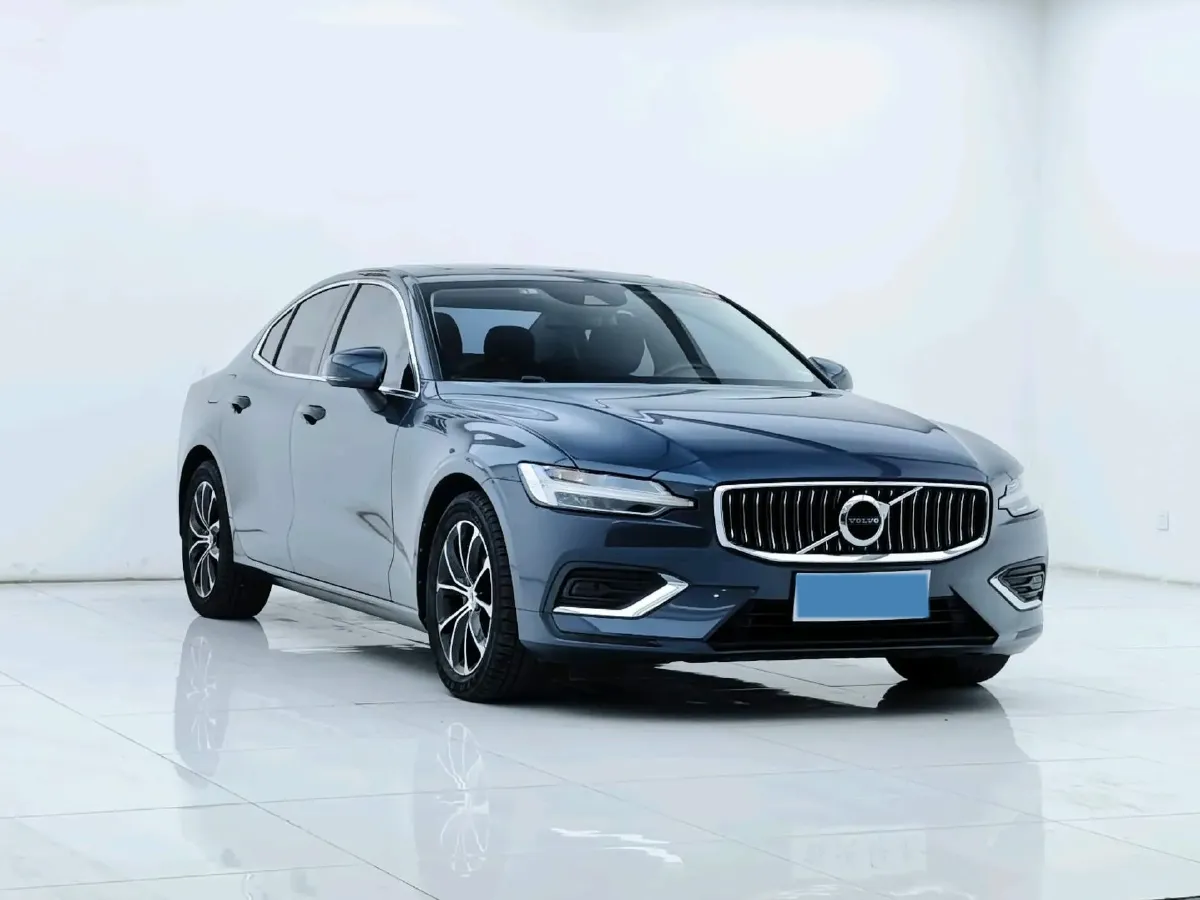 2022 Volvo S60 2.0T 197HP L4 8AT,autocango,china used car exporter,china ev exporter,chinese used car exporter,chinese used ev exporter
