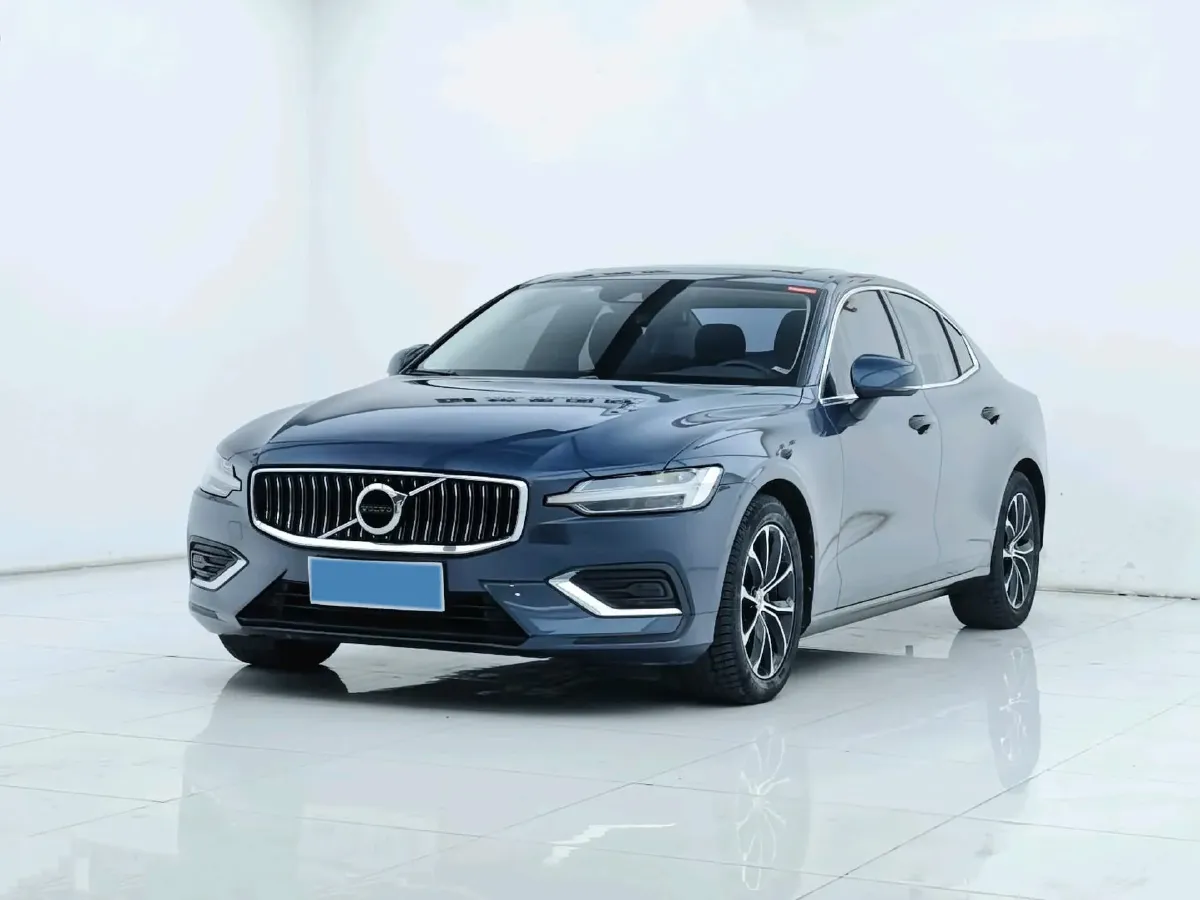 2022 Volvo S60 2.0T 197HP L4 8AT,autocango,china used car exporter,china ev exporter,chinese used car exporter,chinese used ev exporter