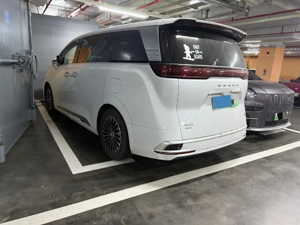 2022 HongQi HS7 3.0T 337HP V6 8AT,autocango,china used car exporter,china ev exporter,chinese used car exporter,chinese used ev exporter