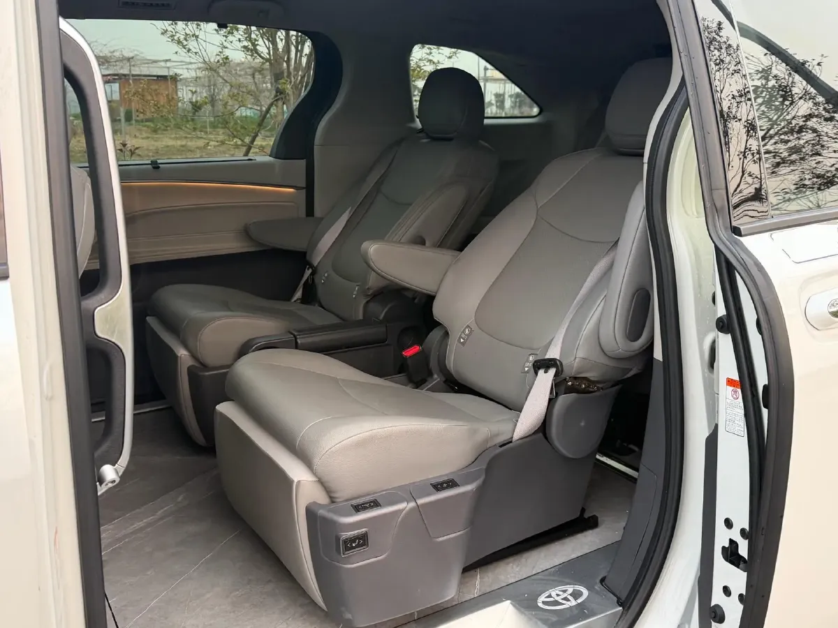 2023 Toyota Granvia 2.5L 189HP L4 E-CVT Hybrid,autocango,china used car exporter,china ev exporter,chinese used car exporter,chinese used ev exporter