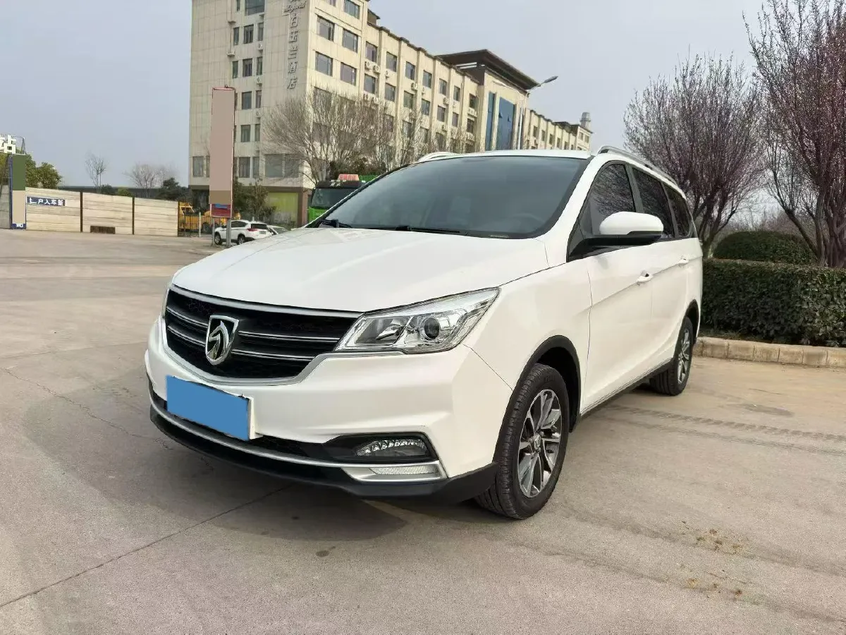2019 BaoJun 730 1.5L 112HP L4 6MT,autocango,china used car exporter,china ev exporter,chinese used car exporter,chinese used ev exporter