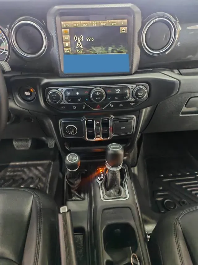 2021 Jeep Wrangler 2.0T 266HP L4 8AT,autocango,china used car exporter,china ev exporter,chinese used car exporter,chinese used ev exporter