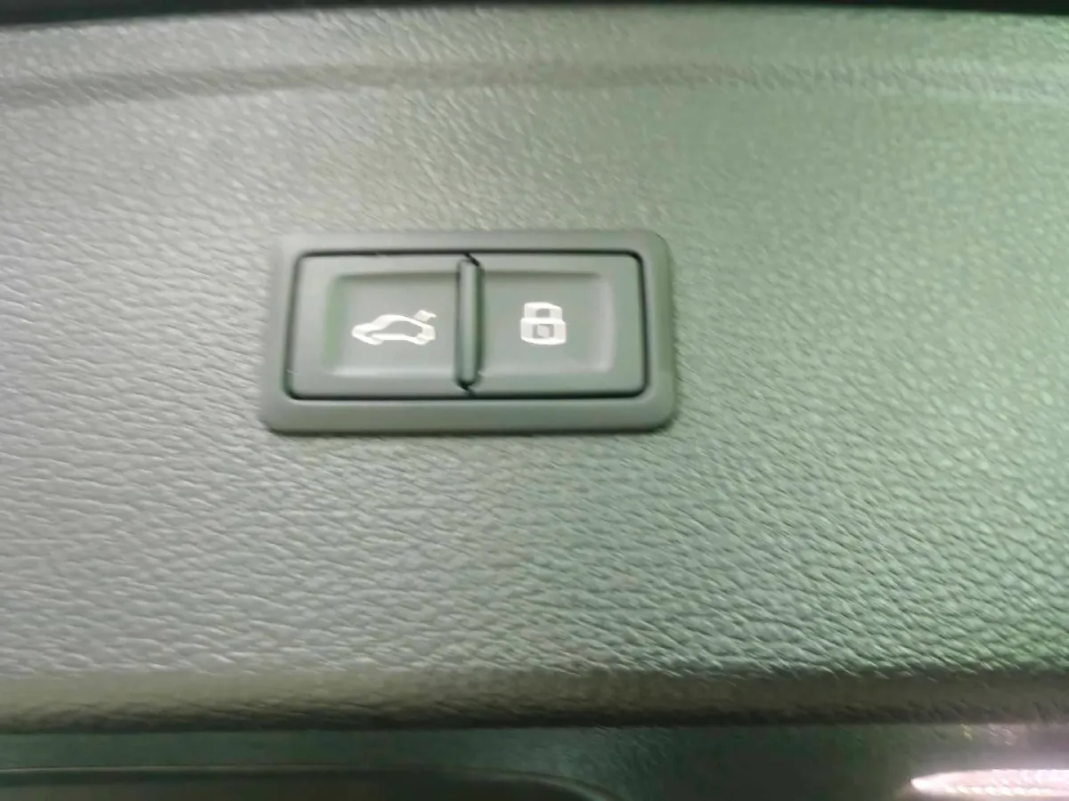 2024 Audi Q5L 2.0T 190HP L4 7DCT,autocango,china used car exporter,china ev exporter,chinese used car exporter,chinese used ev exporter