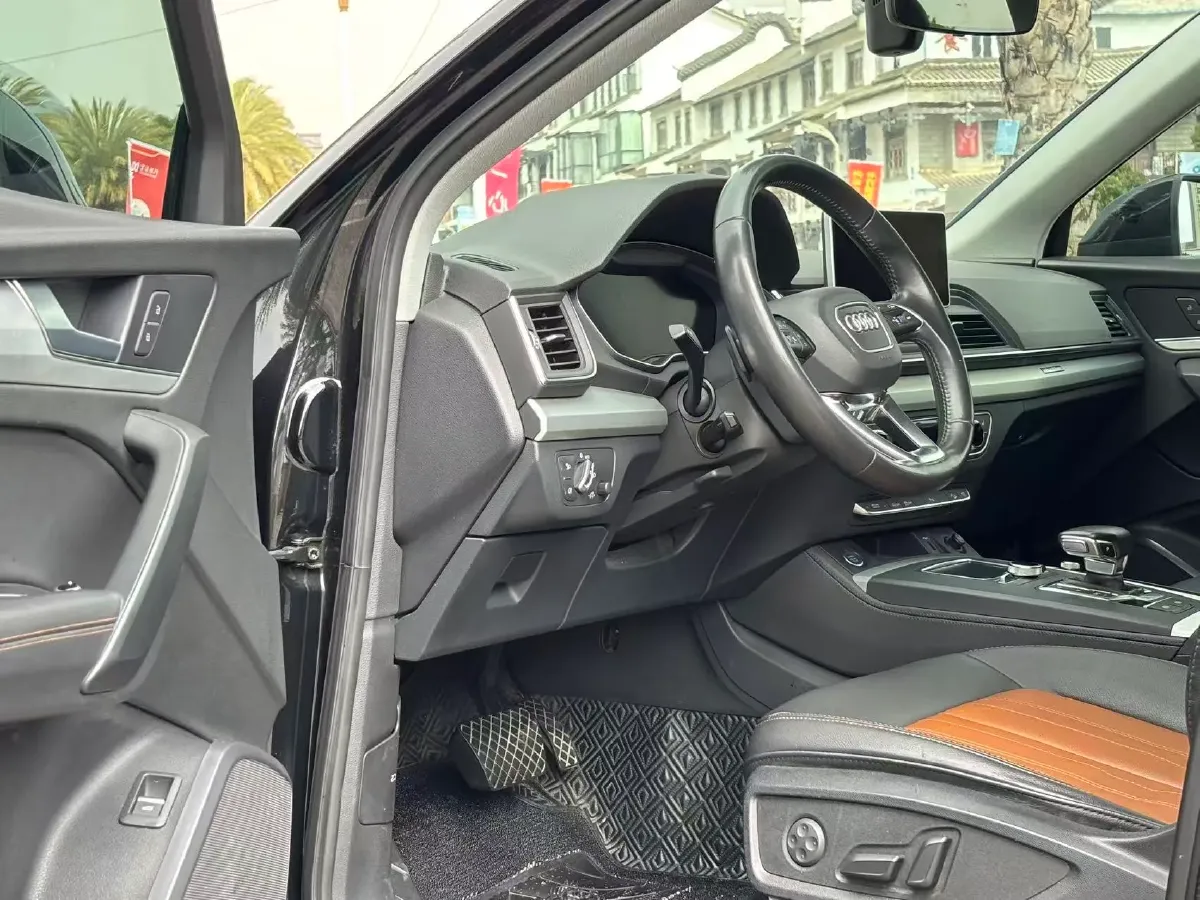 2020 Audi Q5L 2.0T 190HP L4 7DCT,autocango,china used car exporter,china ev exporter,chinese used car exporter,chinese used ev exporter