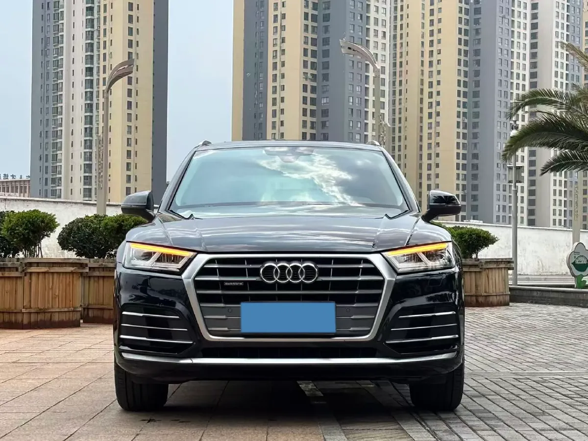 2020 Audi Q5L 2.0T 190HP L4 7DCT,autocango,china used car exporter,china ev exporter,chinese used car exporter,chinese used ev exporter