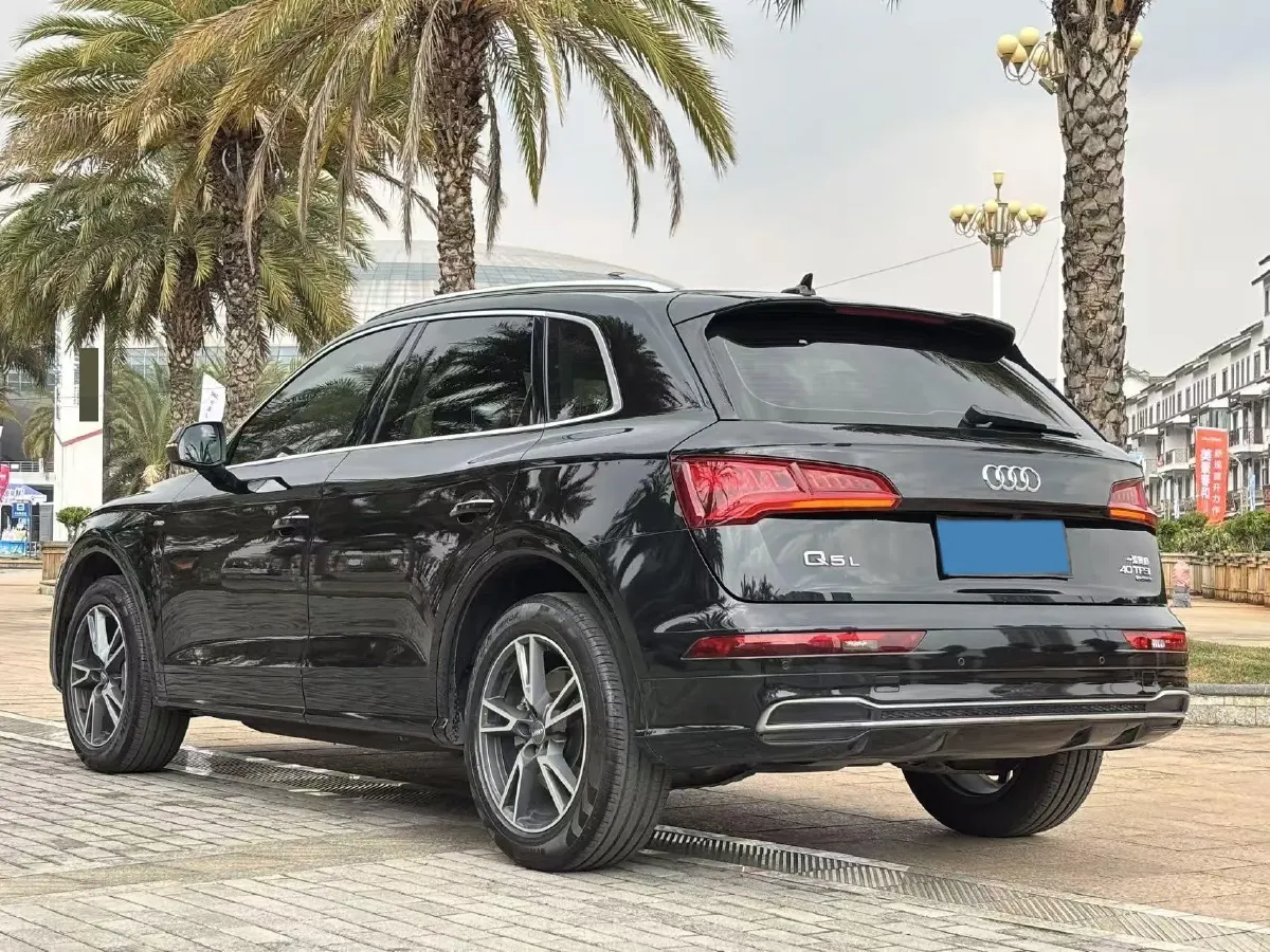 2020 Audi Q5L 2.0T 190HP L4 7DCT,autocango,china used car exporter,china ev exporter,chinese used car exporter,chinese used ev exporter