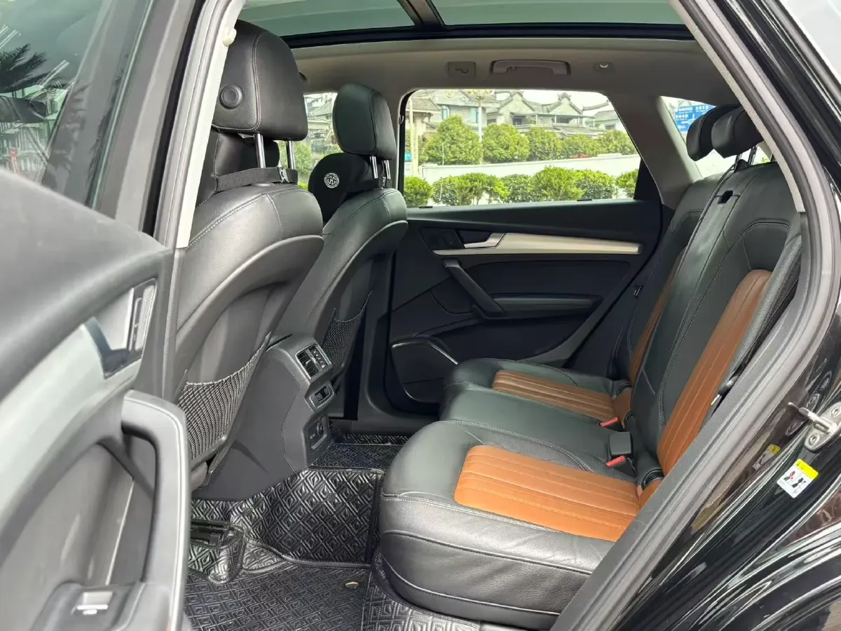 2020 Audi Q5L 2.0T 190HP L4 7DCT,autocango,china used car exporter,china ev exporter,chinese used car exporter,chinese used ev exporter