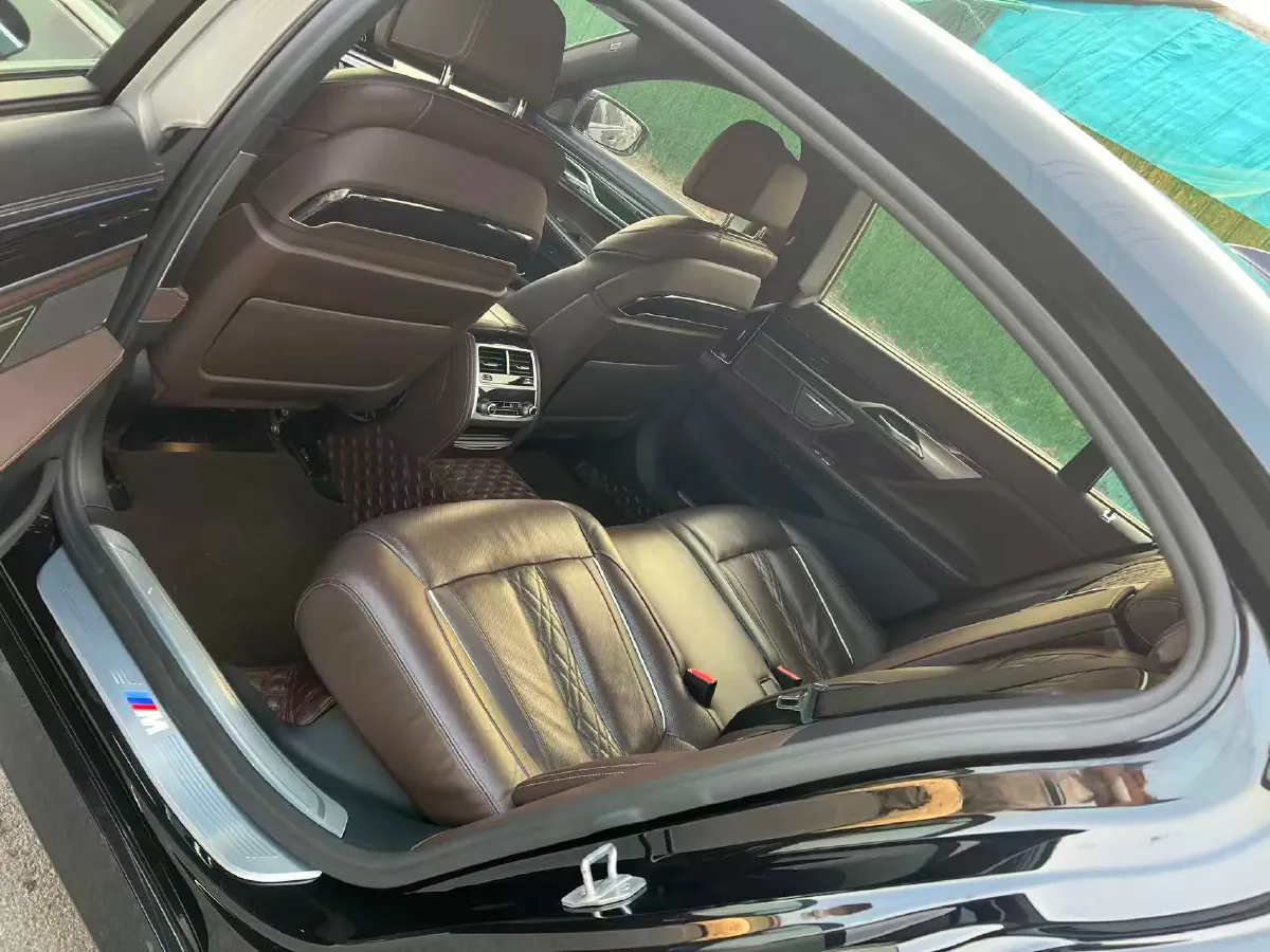 2019 BMW 7 Series 2.0T 265HP L4 8AT,autocango,china used car exporter,china ev exporter,chinese used car exporter,chinese used ev exporter