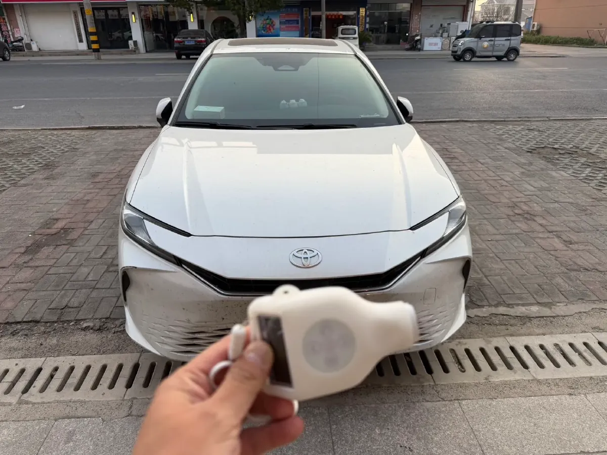 2024 Toyota Camry 2.0L 152HP L4 E-CVT Hybrid,autocango,china used car exporter,china ev exporter,chinese used car exporter,chinese used ev exporter