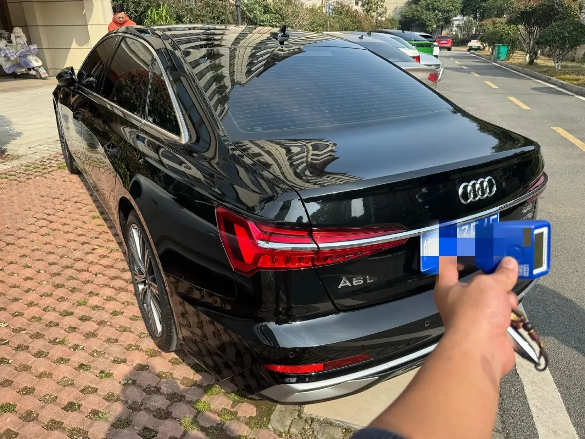 2024 Audi A6L 2.0T 245HP L4 7DCT,autocango,china used car exporter,china ev exporter,chinese used car exporter,chinese used ev exporter