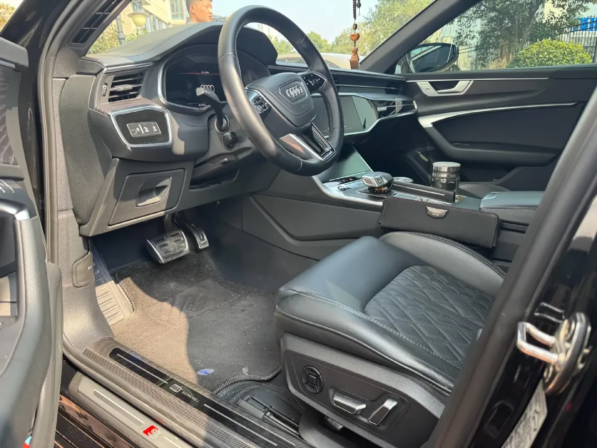 2024 Audi A6L 2.0T 245HP L4 7DCT,autocango,china used car exporter,china ev exporter,chinese used car exporter,chinese used ev exporter