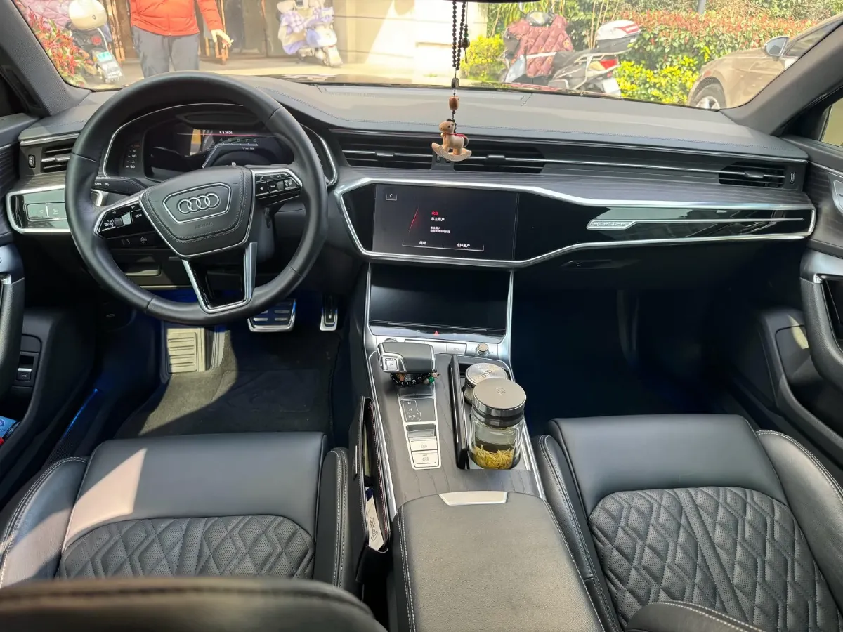 2024 Audi A6L 2.0T 245HP L4 7DCT,autocango,china used car exporter,china ev exporter,chinese used car exporter,chinese used ev exporter