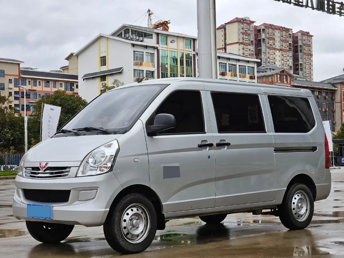 2023 WuLing RongGuang S 1.5L 102HP L4 5MT,autocango,china used car exporter,china ev exporter,chinese used car exporter,chinese used ev exporter