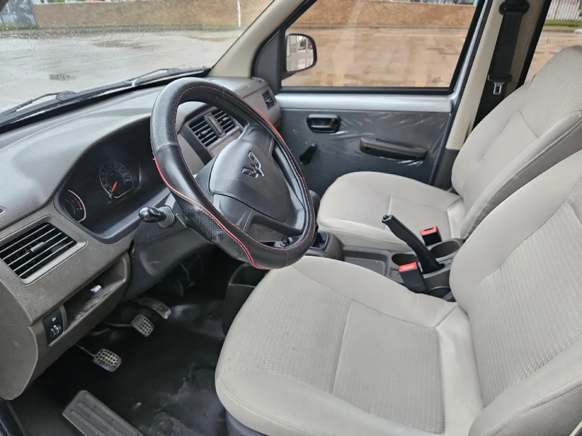 2023 WuLing RongGuang S 1.5L 102HP L4 5MT,autocango,china used car exporter,china ev exporter,chinese used car exporter,chinese used ev exporter