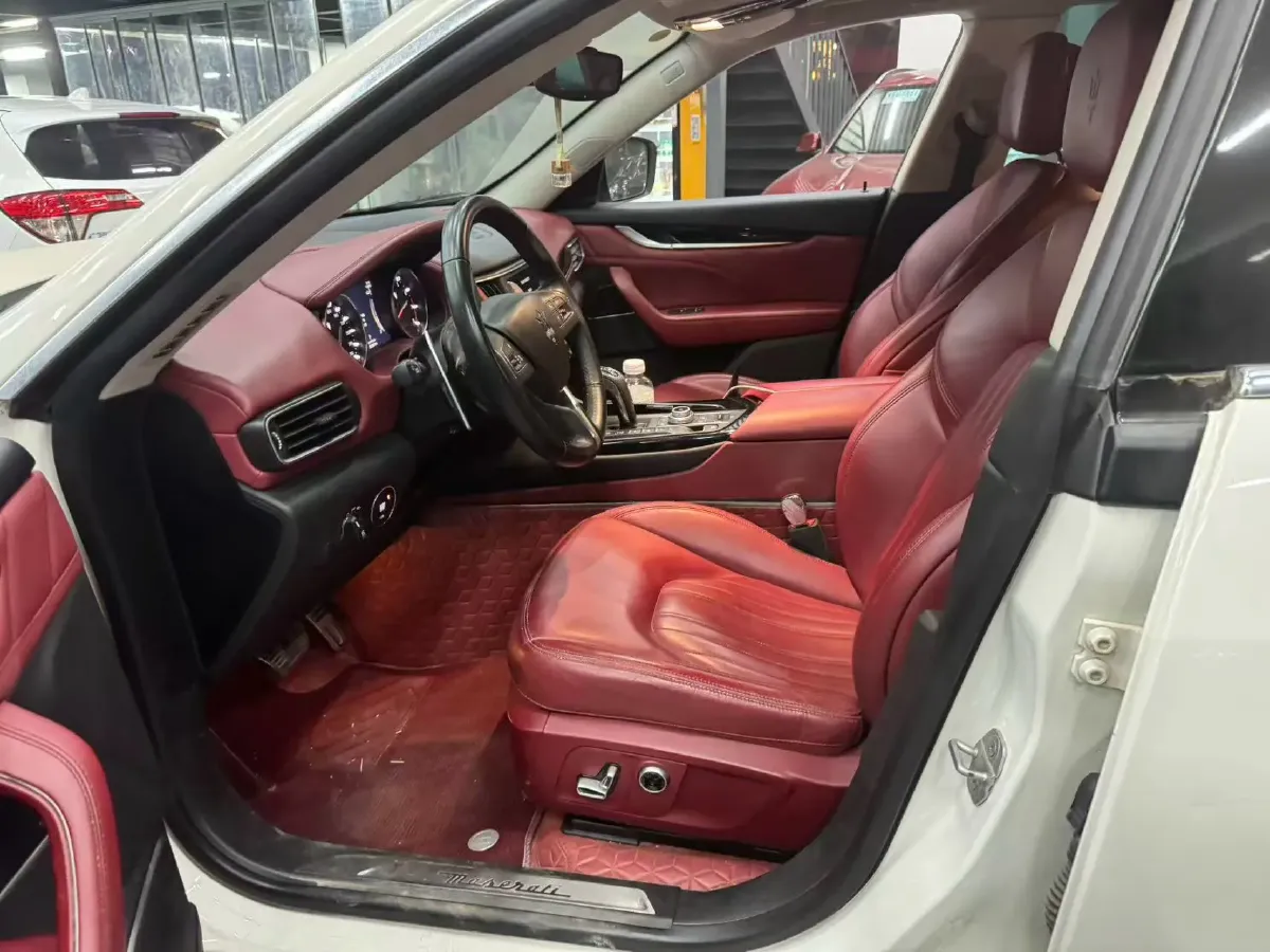 2022 Maserati Levante 2.0T 330HP L4 8AT,autocango,china used car exporter,china ev exporter,chinese used car exporter,chinese used ev exporter