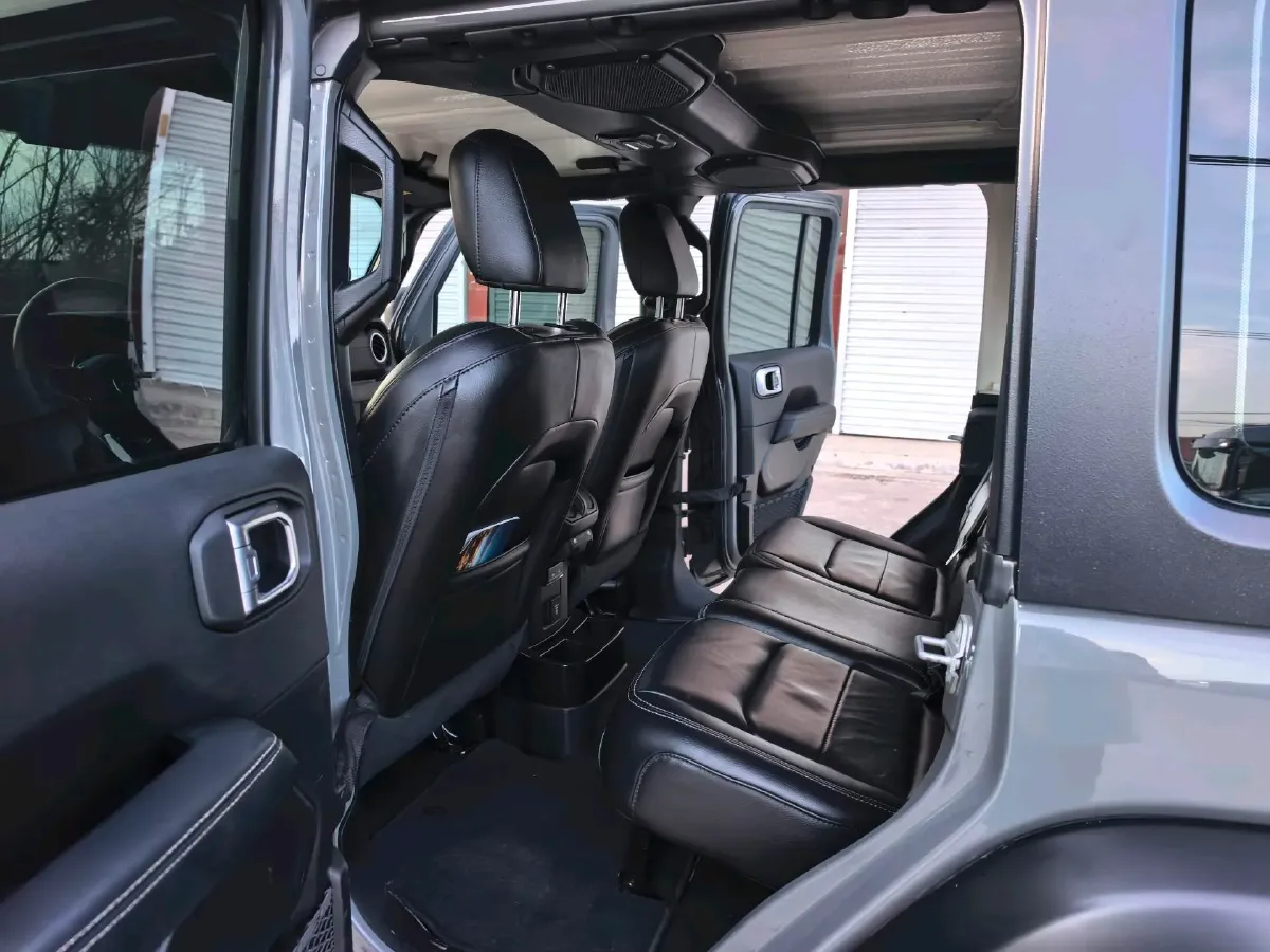 2021 Jeep Wrangler 2.0T 266HP L4 8AT,autocango,china used car exporter,china ev exporter,chinese used car exporter,chinese used ev exporter