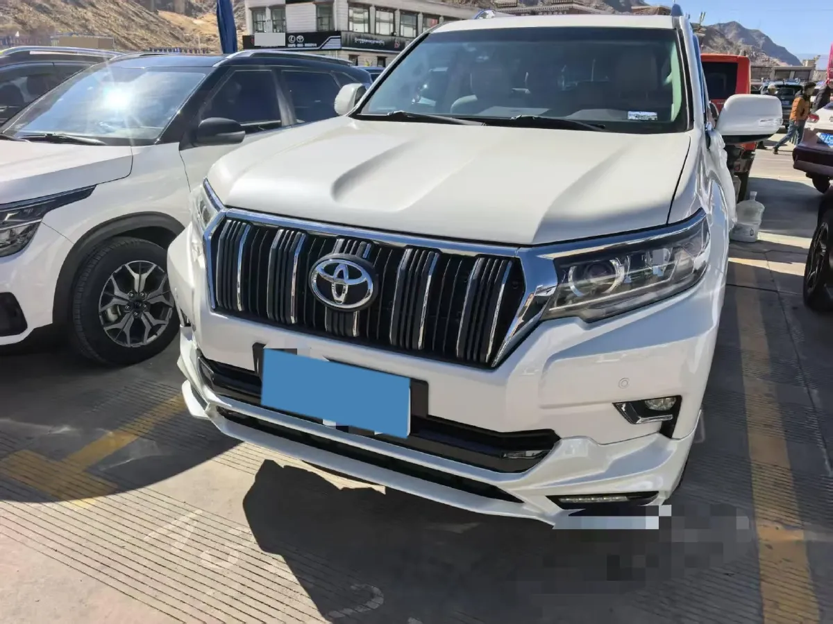 2018 Land Rover Discovery Sport 2.0T 241HP L4 9AT,autocango,china used car exporter,china ev exporter,chinese used car exporter,chinese used ev exporter