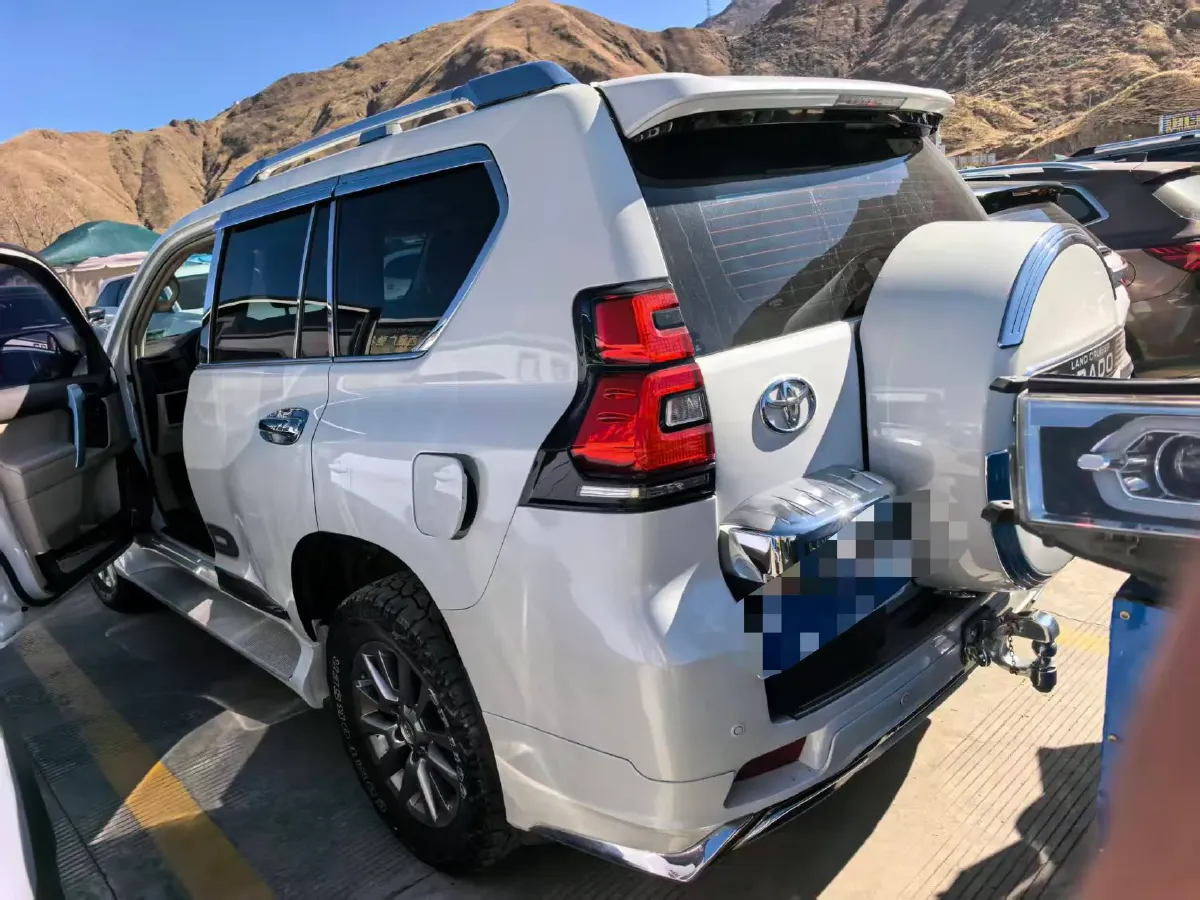 2018 Land Rover Discovery Sport 2.0T 241HP L4 9AT,autocango,china used car exporter,china ev exporter,chinese used car exporter,chinese used ev exporter