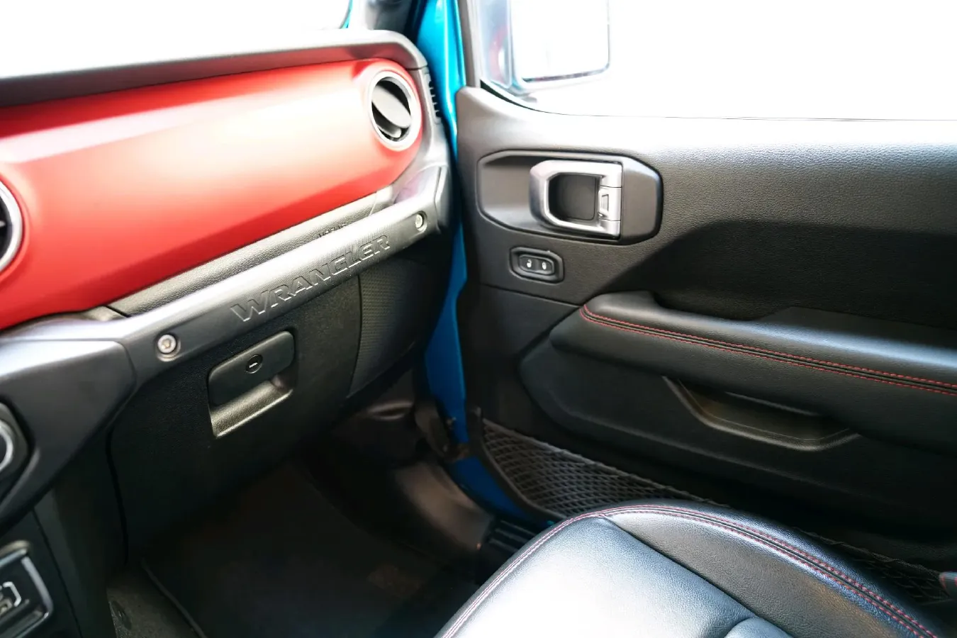 2019 Jeep Wrangler 2.0T 266HP L4 8AT,autocango,china used car exporter,china ev exporter,chinese used car exporter,chinese used ev exporter