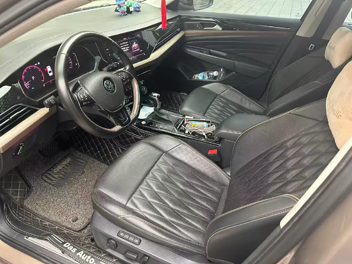 2019 Volkswagen Passat 2.0T 220HP L4 7DCT,autocango,china used car exporter,china ev exporter,chinese used car exporter,chinese used ev exporter