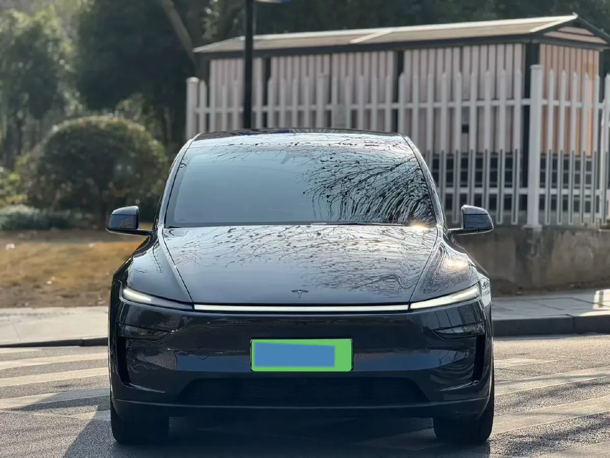 2025 Tesla Model Y L BEV,autocango,china used car exporter,china ev exporter,chinese used car exporter,chinese used ev exporter