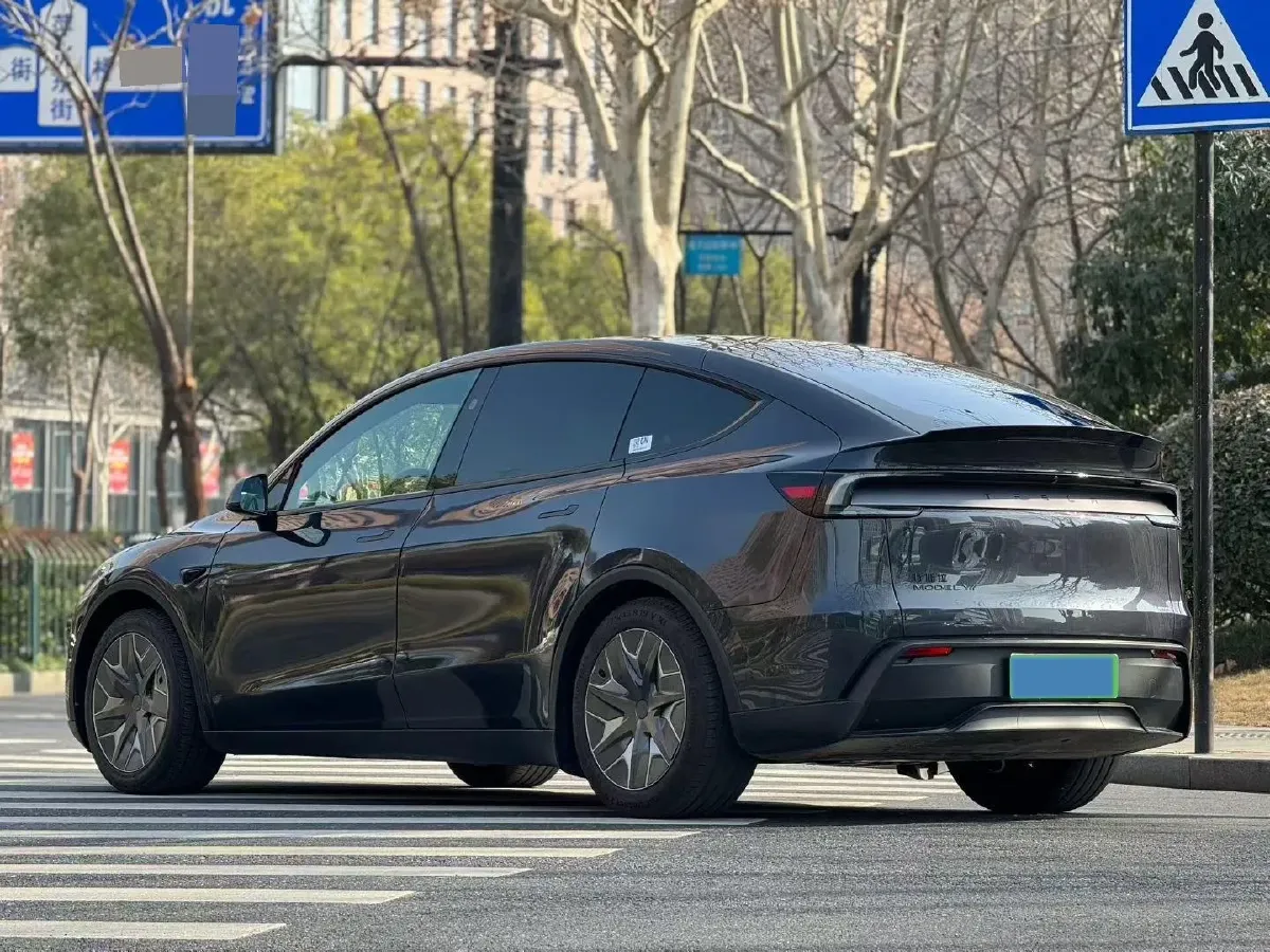 2025 Tesla Model Y L BEV,autocango,china used car exporter,china ev exporter,chinese used car exporter,chinese used ev exporter
