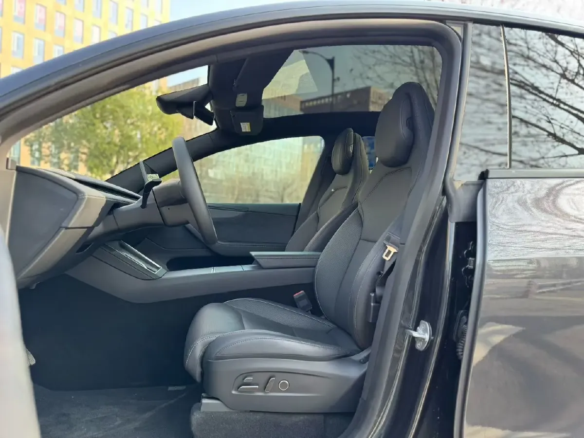 2025 Tesla Model Y L BEV,autocango,china used car exporter,china ev exporter,chinese used car exporter,chinese used ev exporter