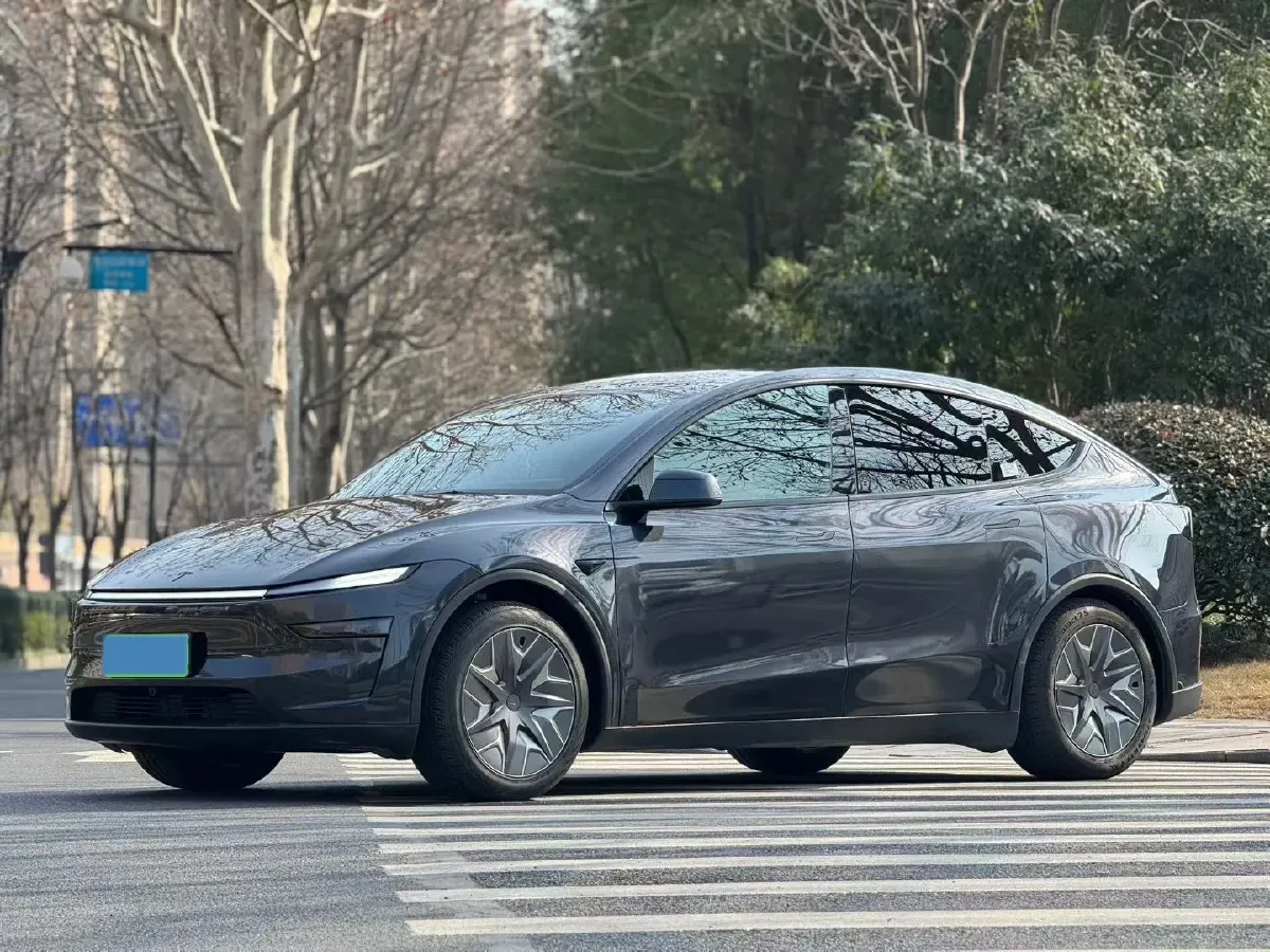 2025 Tesla Model Y L BEV,autocango,china used car exporter,china ev exporter,chinese used car exporter,chinese used ev exporter