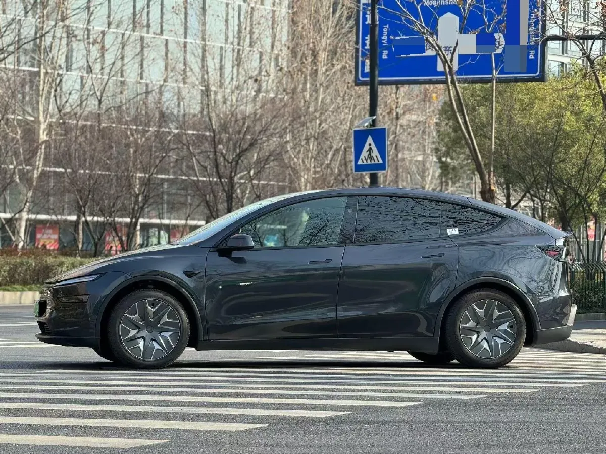 2025 Tesla Model Y L BEV,autocango,china used car exporter,china ev exporter,chinese used car exporter,chinese used ev exporter