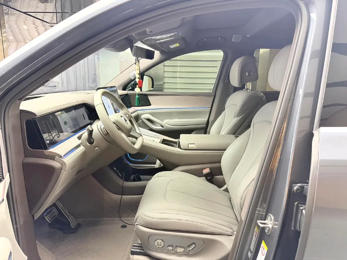 2025 Denza DenzaN9 2.0T 207HP L4 E-CVT PHEV,autocango,china used car exporter,china ev exporter,chinese used car exporter,chinese used ev exporter
