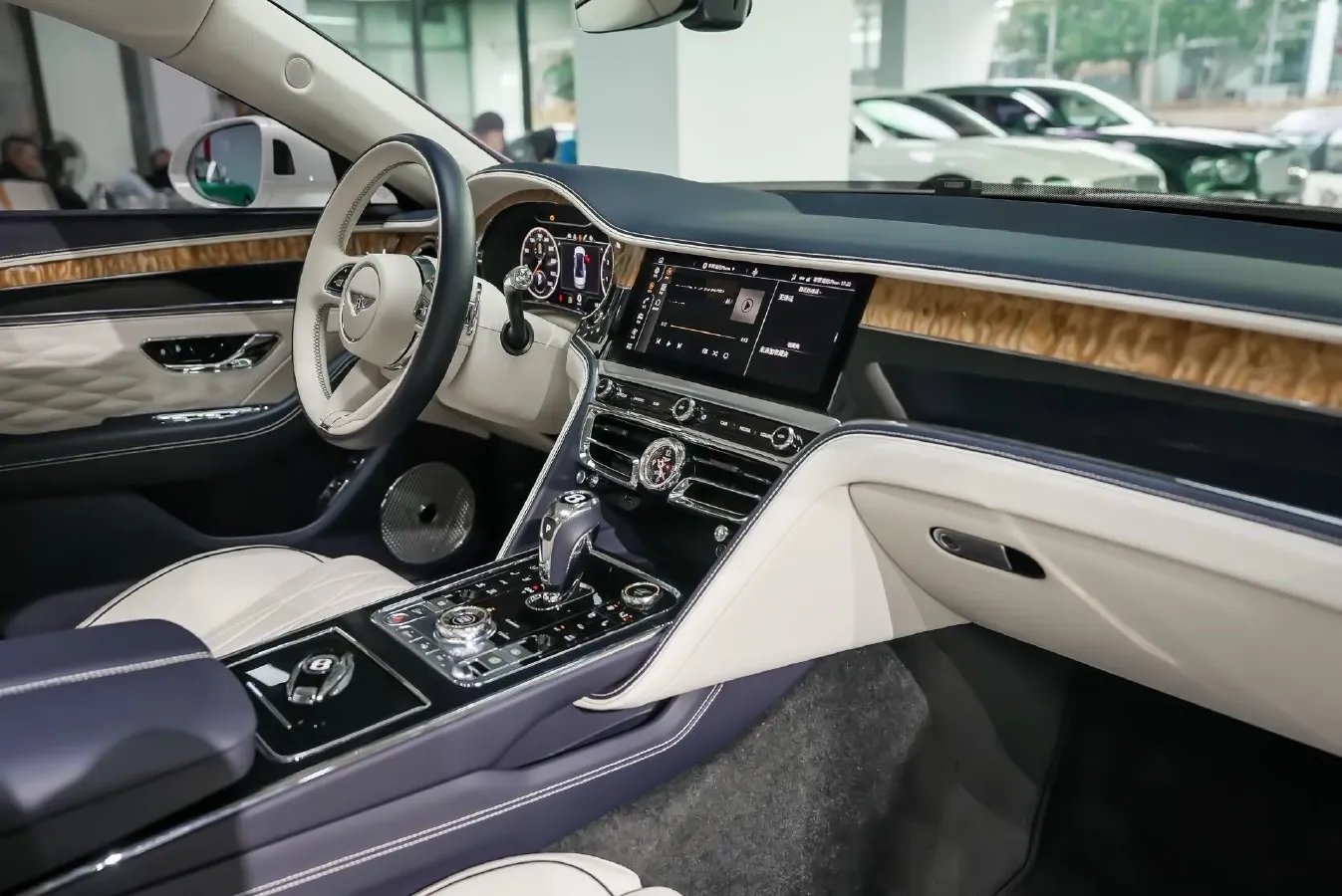 2021 Bentley Flying Spur 4.0T 550HP V8 8DCT,autocango,china used car exporter,china ev exporter,chinese used car exporter,chinese used ev exporter