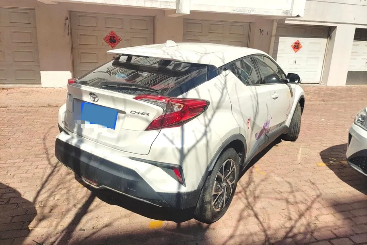 2020 Toyota C-HR 2.0L 171HP L4 CVT,autocango,china used car exporter,china ev exporter,chinese used car exporter,chinese used ev exporter