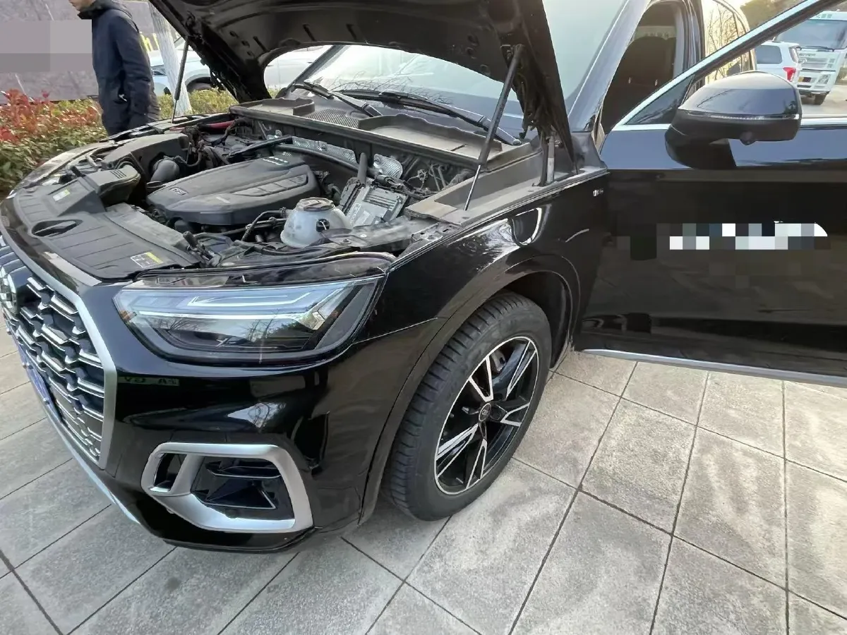 2022 Audi Q5L 2.0T 190HP L4 7DCT,autocango,china used car exporter,china ev exporter,chinese used car exporter,chinese used ev exporter