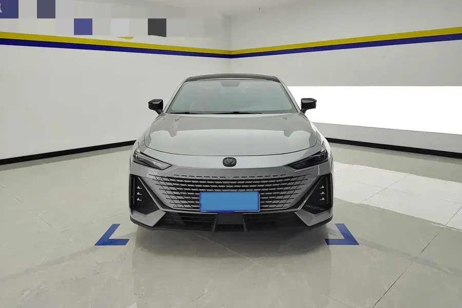 2022 ChangAn UNI-V 1.5T 188HP L4 7DCT,autocango,china used car exporter,china ev exporter,chinese used car exporter,chinese used ev exporter