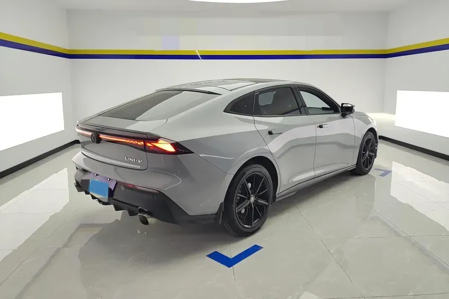 2022 ChangAn UNI-V 1.5T 188HP L4 7DCT,autocango,china used car exporter,china ev exporter,chinese used car exporter,chinese used ev exporter