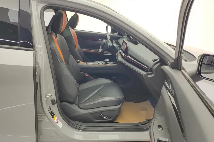 2022 ChangAn UNI-V 1.5T 188HP L4 7DCT,autocango,china used car exporter,china ev exporter,chinese used car exporter,chinese used ev exporter